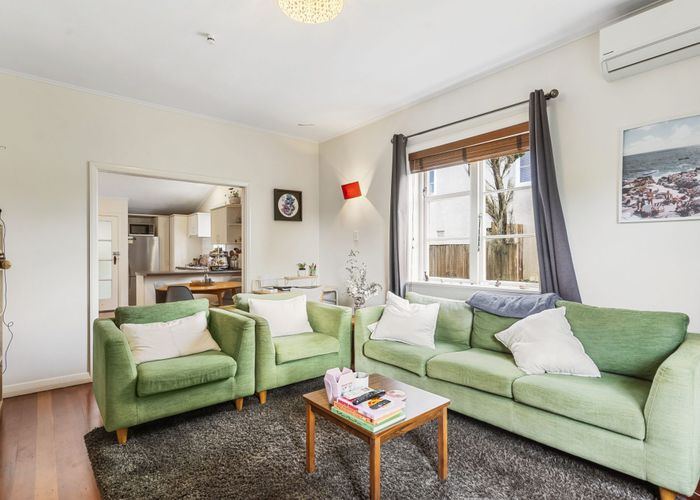  at 48 Waiohua Road, Greenlane, Auckland City, Auckland