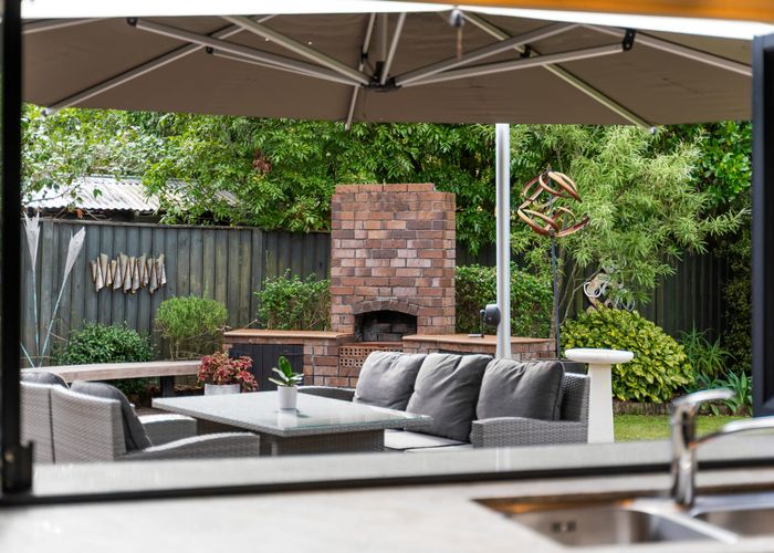  at 8 Kallaroo Place, Botany Downs, Manukau City, Auckland