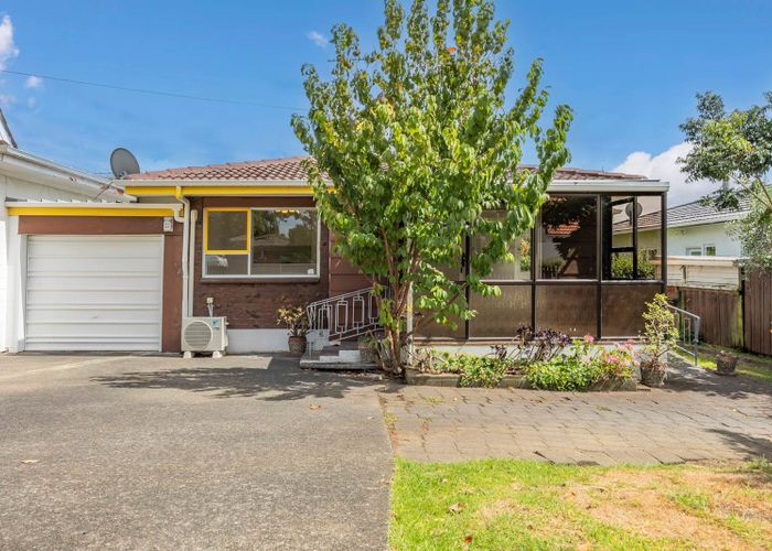  at 2/117 Shakespeare Road, Milford, Auckland