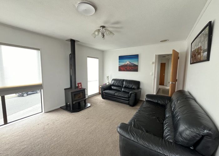  at 27 Bodmin Terrace, Camborne, Porirua