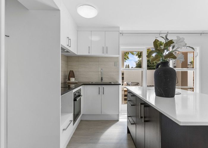  at 2/78 Waiatarua Road, Remuera, Auckland