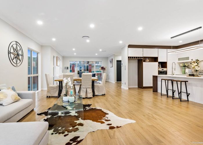  at 6 Bushfield Drive, Flat Bush, Auckland