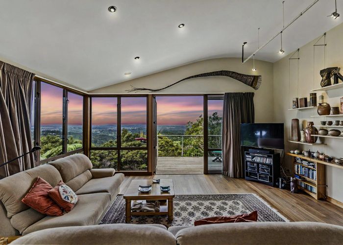  at 318 Forest Hill Road, Waiatarua, Auckland