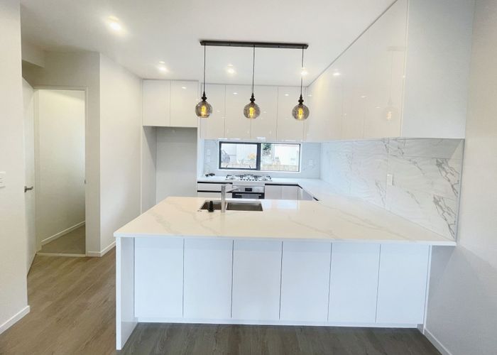  at 2/701 Hillsborough Road, Mount Roskill, Auckland