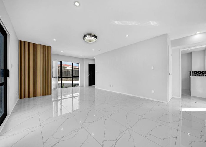  at 2/12 Landon Avenue, Papatoetoe, Manukau City, Auckland