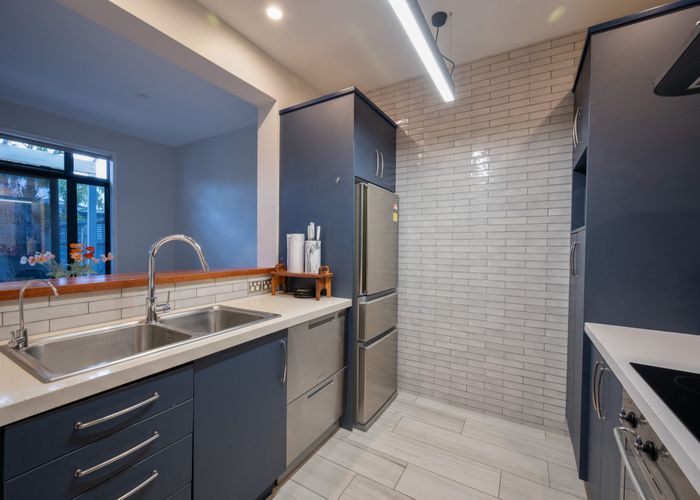  at 2/2 Armoy Drive, Botany Downs, Manukau City, Auckland