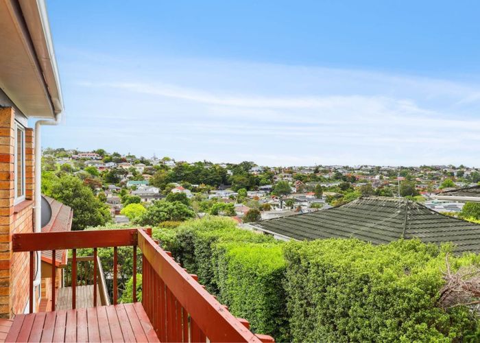  at 1/34 Shanaway Rise, Hillcrest, Auckland