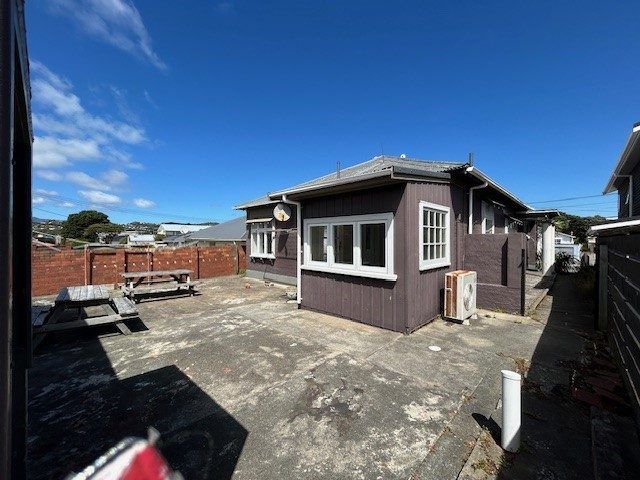  at 219 Coutts Street, Rongotai, Wellington