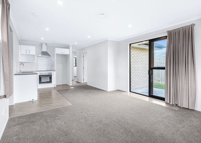  at 5 Oderings Place, Huntington, Hamilton