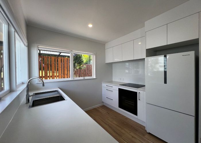  at 2/17 Orton Street, Glenfield, North Shore City, Auckland
