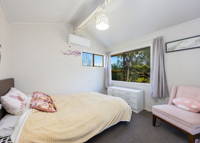  at 1/4 Newstead Avenue, Browns Bay, Auckland