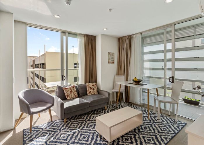  at 402/17 Osterley Way, MANUKAU, AUCKLAND