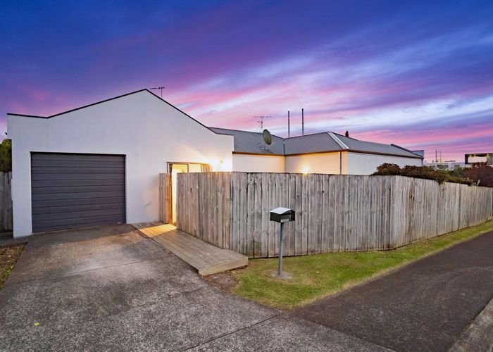  at 1 Pyrite Street, Westgate, Auckland
