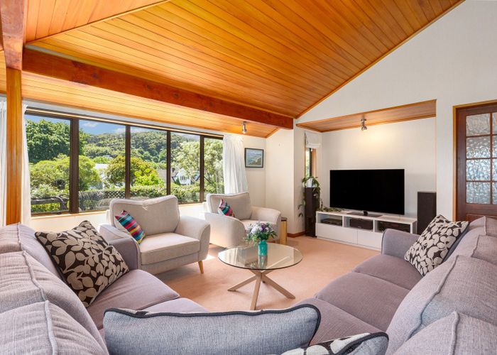  at 2/16 Cheviot Road, Lowry Bay, Lower Hutt