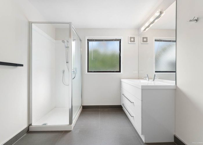 at 4 Raphael Place, West Harbour, Auckland