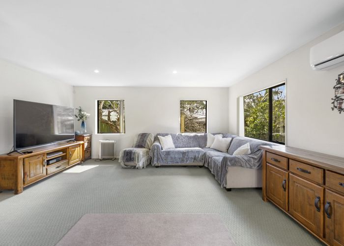  at 33 Riverglade Parkway, Te Atatu South, Auckland