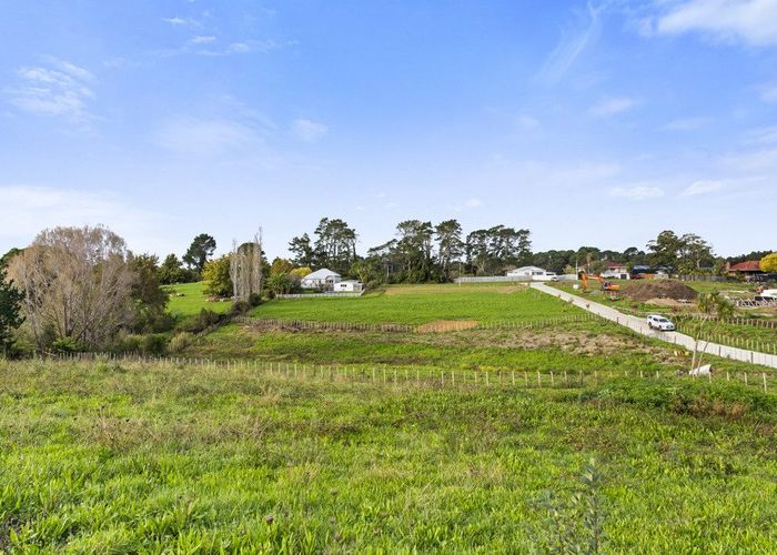  at 21 Shaw Road, Oratia, Waitakere City, Auckland