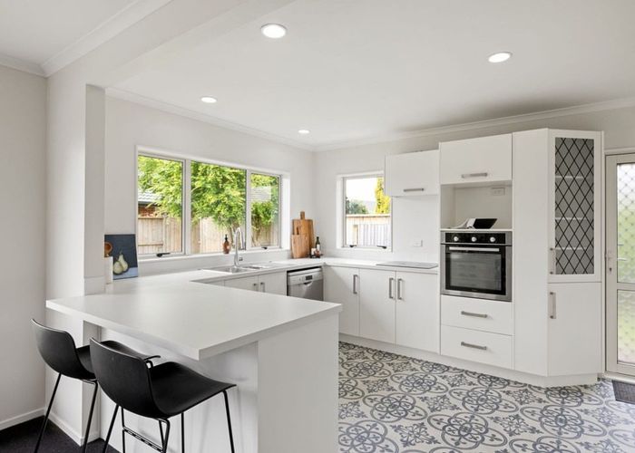  at 2 Maahutaupeke Place, St Andrews, Hamilton