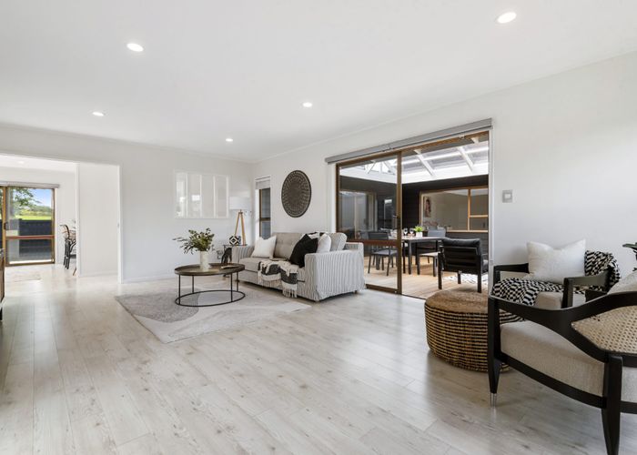  at 86 Becroft Drive, Forrest Hill, Auckland