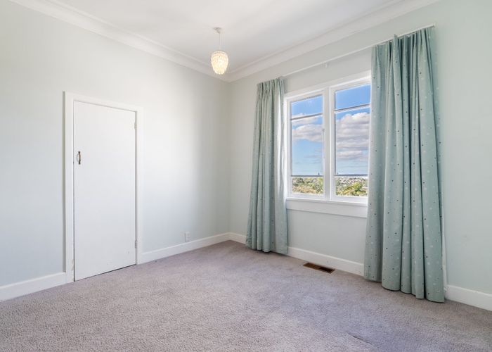  at 19 Hendry Avenue, Hillsborough, Auckland