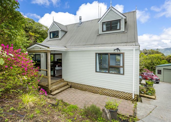  at 107 Avro Road, Blue Mountains, Upper Hutt