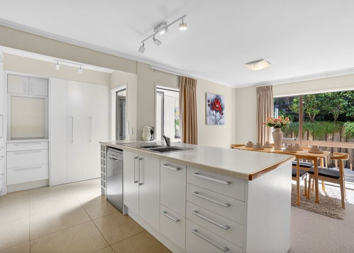  at 4/1 Penzance Road, Mairangi Bay, North Shore City, Auckland