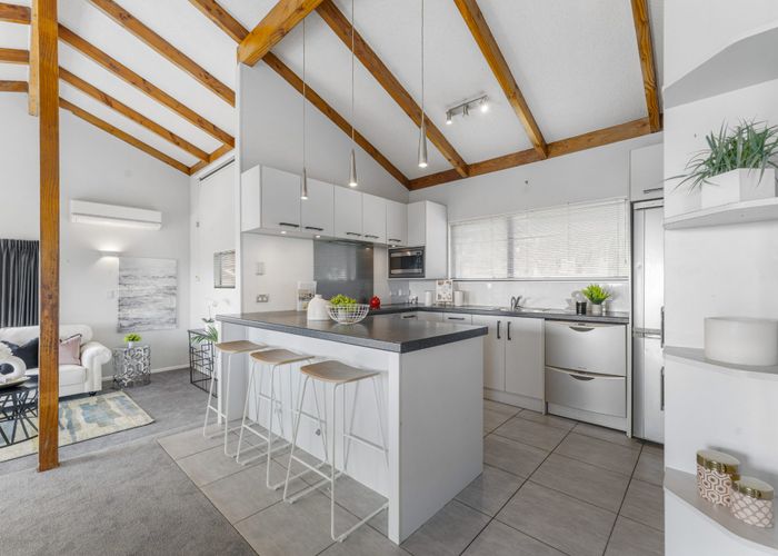  at 2/2 Monde Place, Clover Park, Manukau City, Auckland
