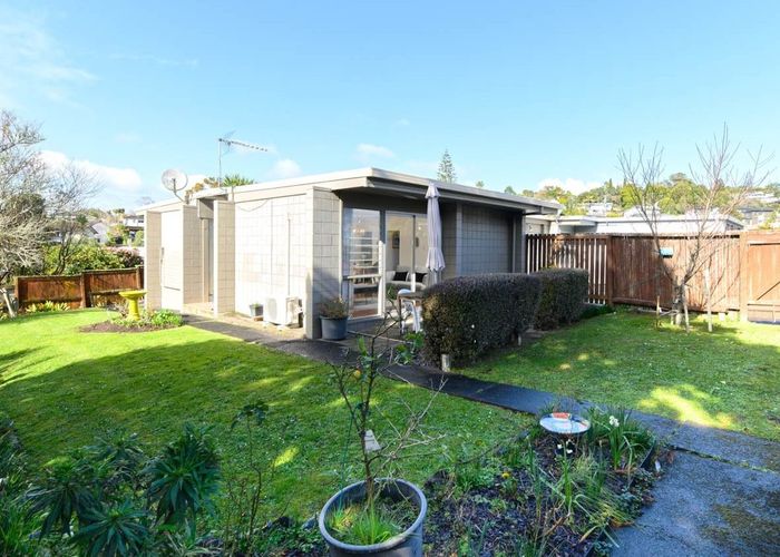  at 2/42 Bentley Avenue, Glenfield, Auckland