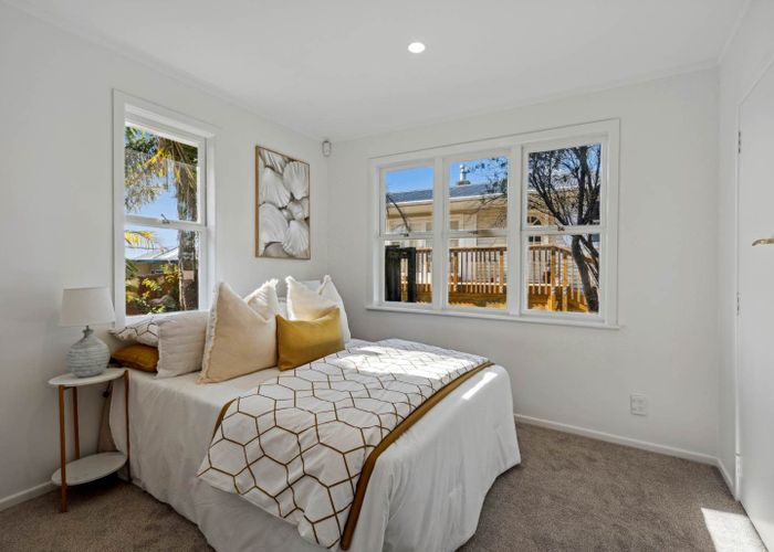  at 9 Merton Ave, Glenfield, North Shore City, Auckland