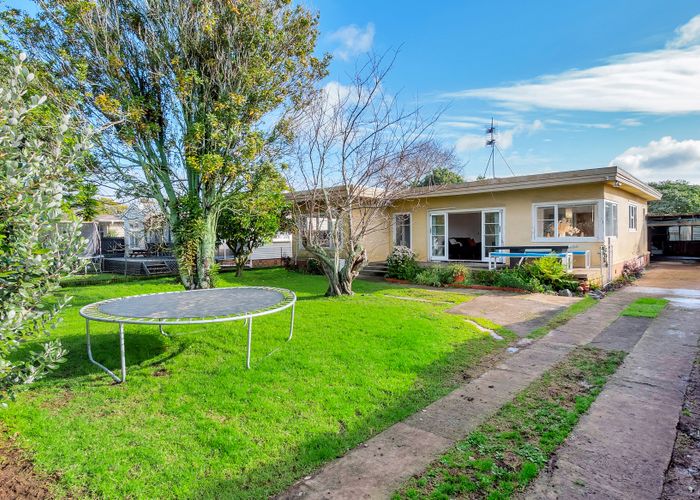  at 37 Kawiti Avenue, Point England, Auckland
