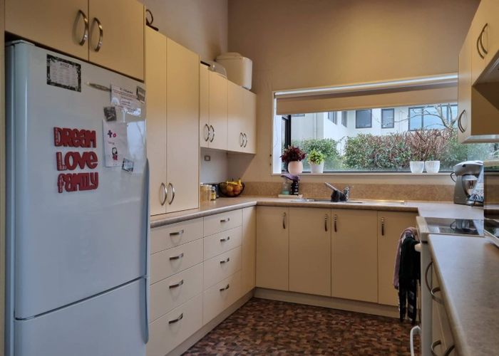  at 2/94 Awanui Street, Merrilands, New Plymouth, Taranaki