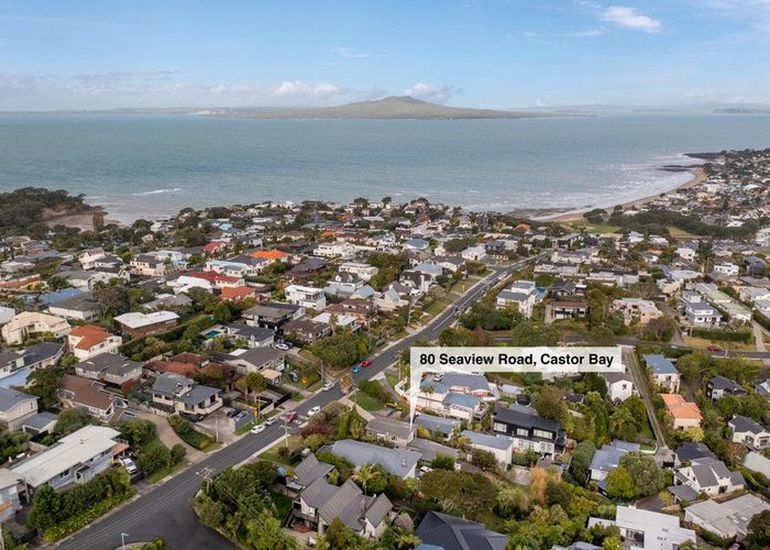  at 1-2/80 Seaview Road, Castor Bay, North Shore City, Auckland