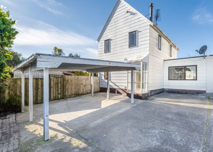  at 2/25 Ballater Place, Highland Park, Manukau City, Auckland