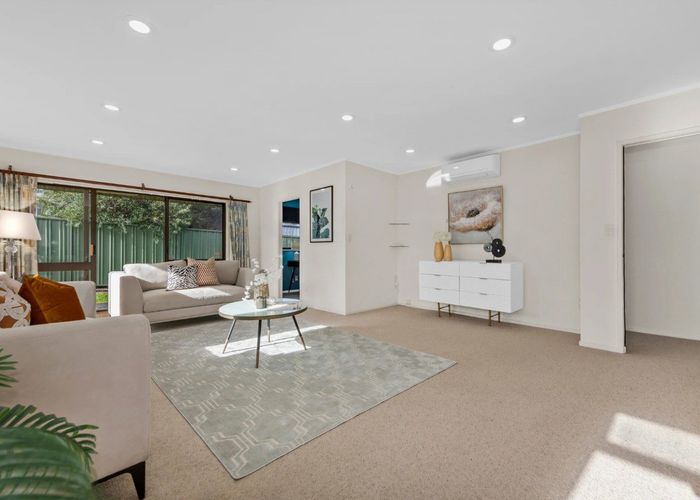  at 2/126 Botany Road, Botany Downs, Manukau City, Auckland