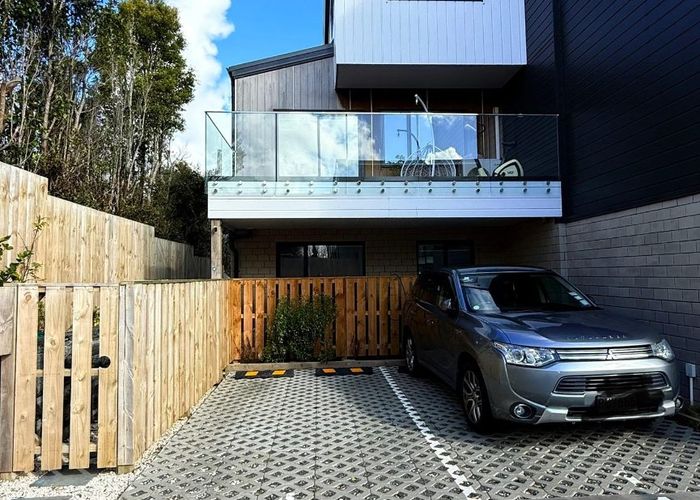  at 1/241 Don Buck Road, Massey, Waitakere City, Auckland
