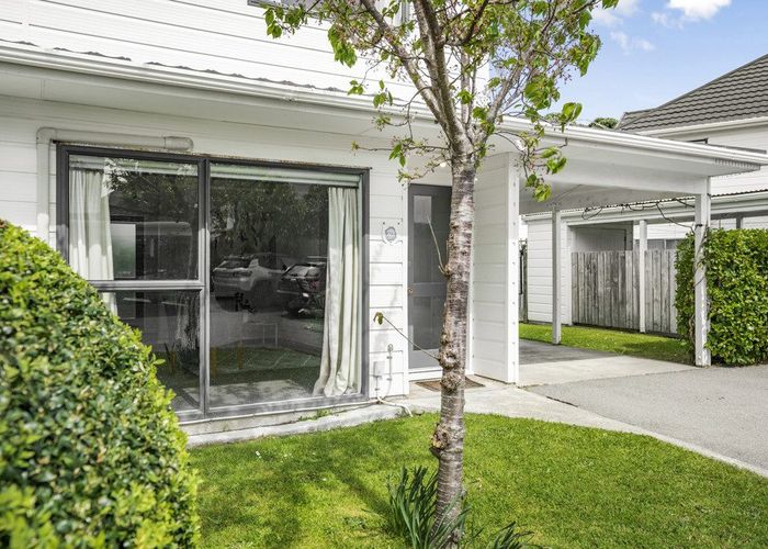  at 2/24 Mason Street, Moera, Lower Hutt