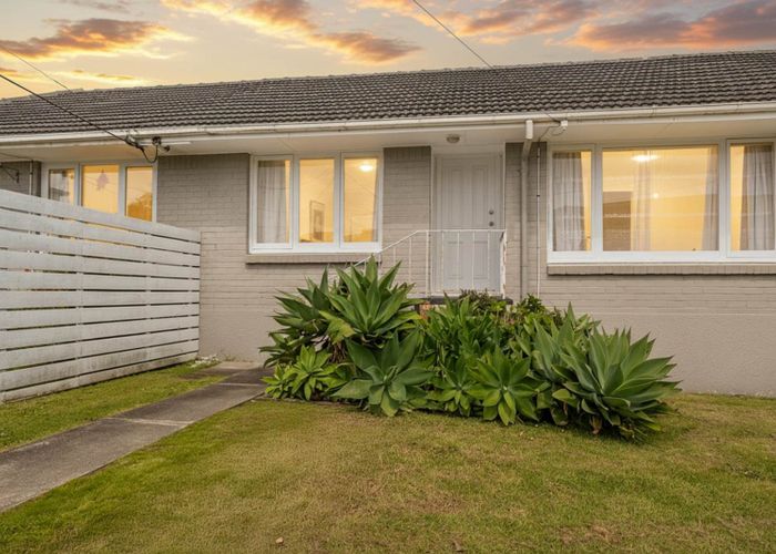  at 2/56A Taharoto Road, Takapuna, North Shore City, Auckland