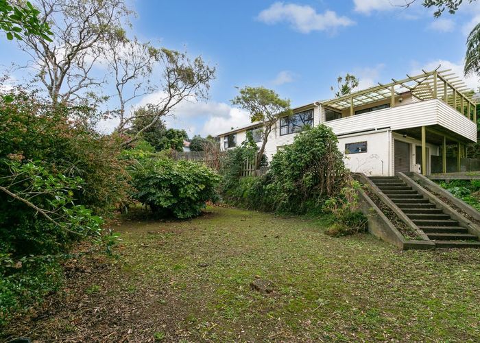  at 33 Hampton Hill Road, Tawa, Wellington