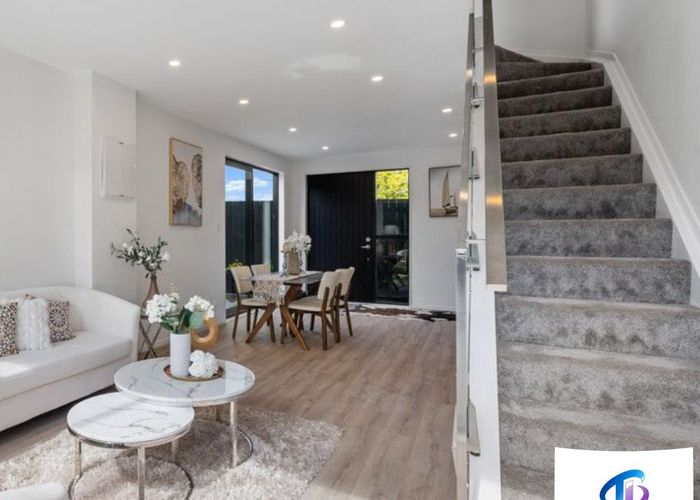  at 2/10 Hutchinson road, Bucklands Beach, Manukau City, Auckland
