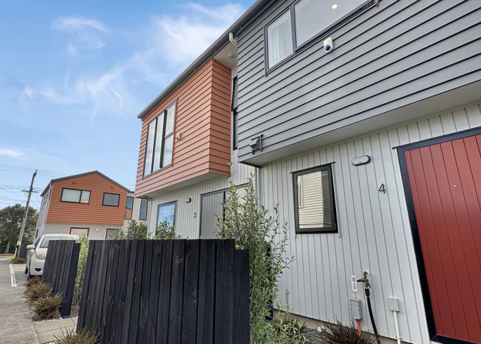  at 4/17 Rewarewa Road, Te Atatu Peninsula, Waitakere City, Auckland