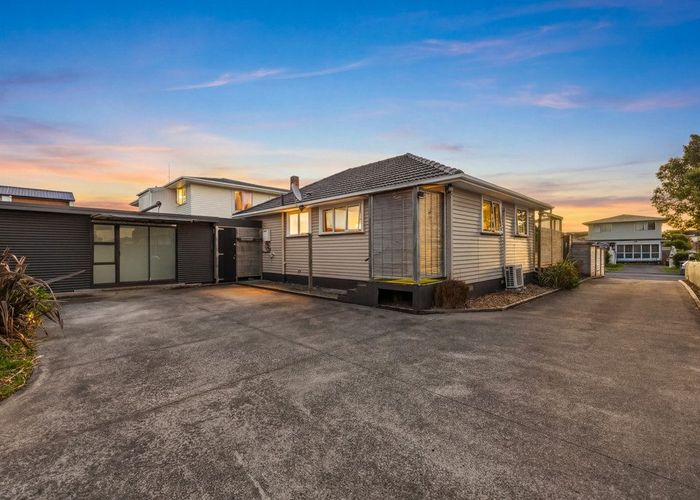  at 6B Alan Avenue, Henderson, Waitakere City, Auckland