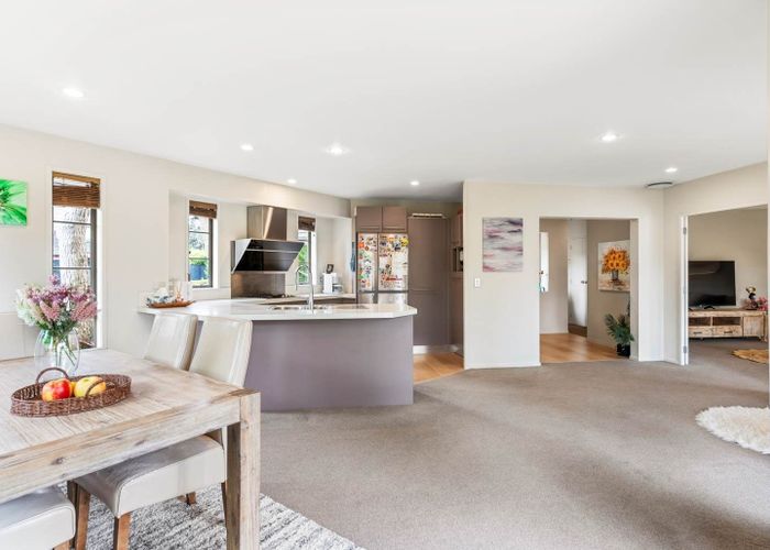  at 5 George Deane Place, Greenhithe, Auckland