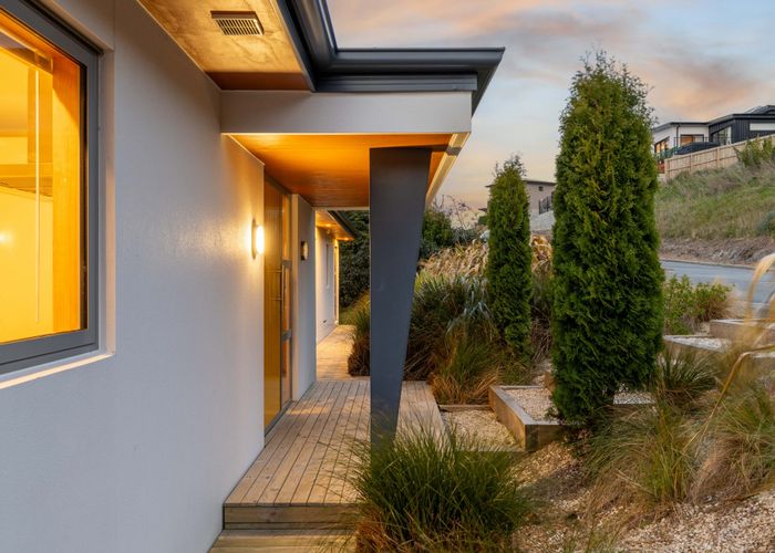  at 5 Stoneyridge Close, Mount Pleasant, Christchurch