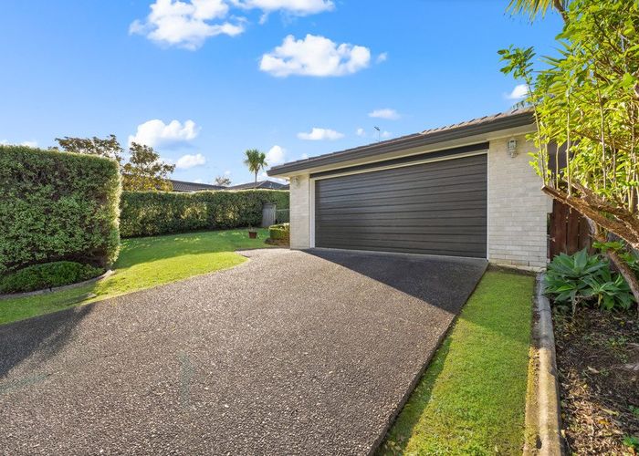  at 15 Glucina Avenue, West Harbour, Waitakere City, Auckland