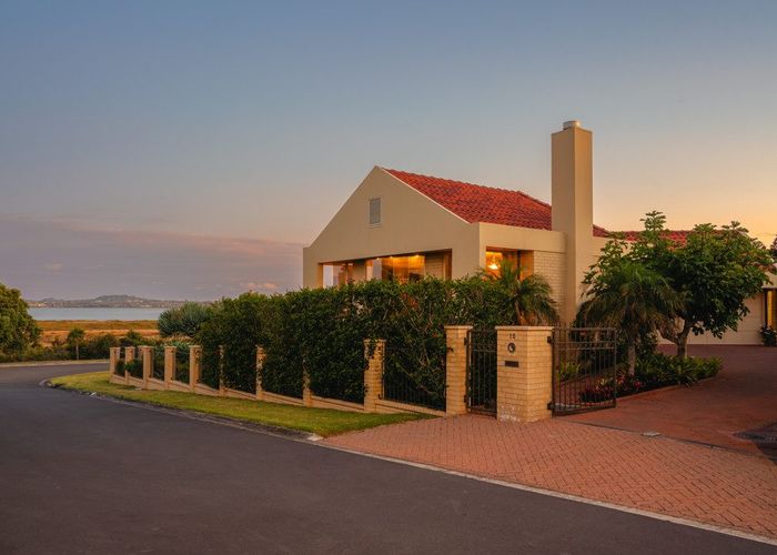  at 15 St Jerome Avenue, Te Atatu Peninsula, Waitakere City, Auckland