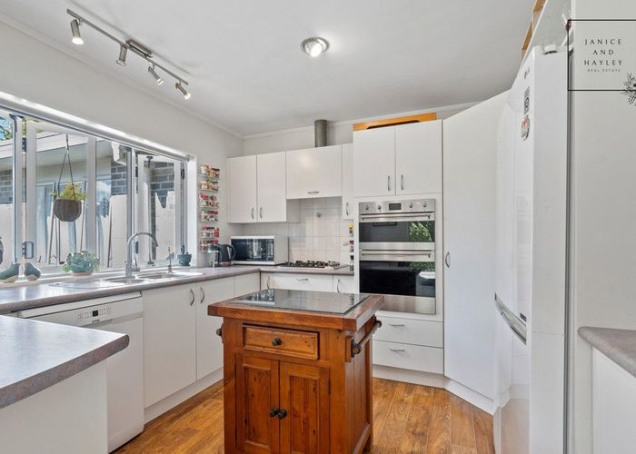  at 27 Trossach Place, Wattle Downs, Manukau City, Auckland