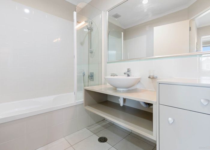  at 9P Clearwater Cove, West Harbour, Auckland