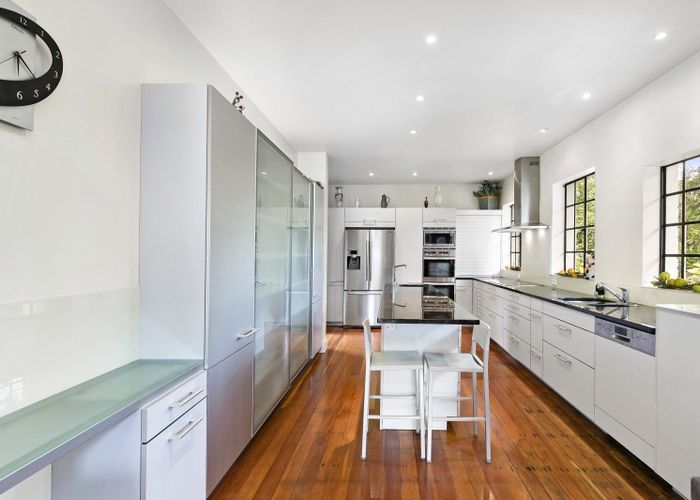  at 305 Fergusson Drive, Heretaunga, Upper Hutt