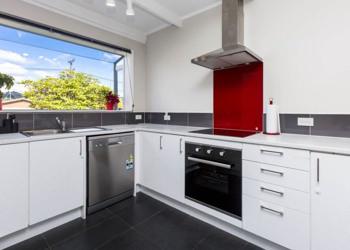  at 2 Oxford Crescent, Ebdentown, Upper Hutt