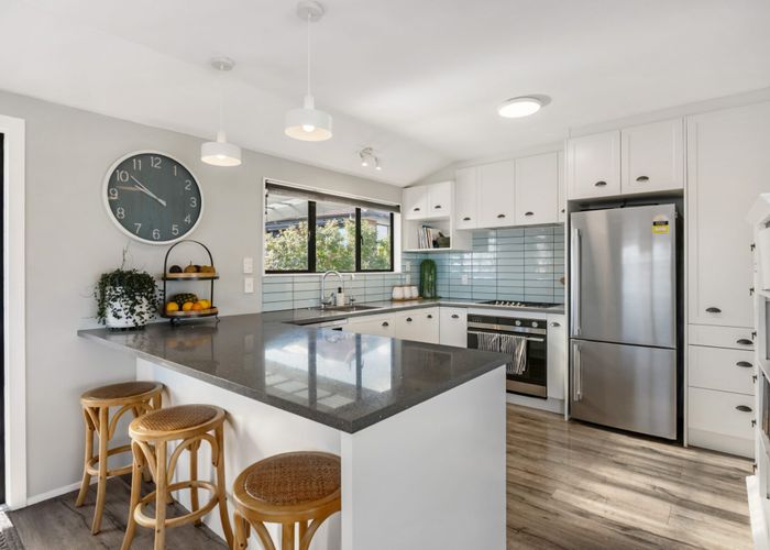  at 2/21 Venus Place, Half Moon Bay, Manukau City, Auckland